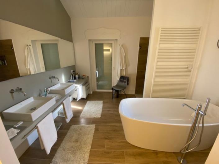 Image No.29-8 Bed Villa / Detached for sale