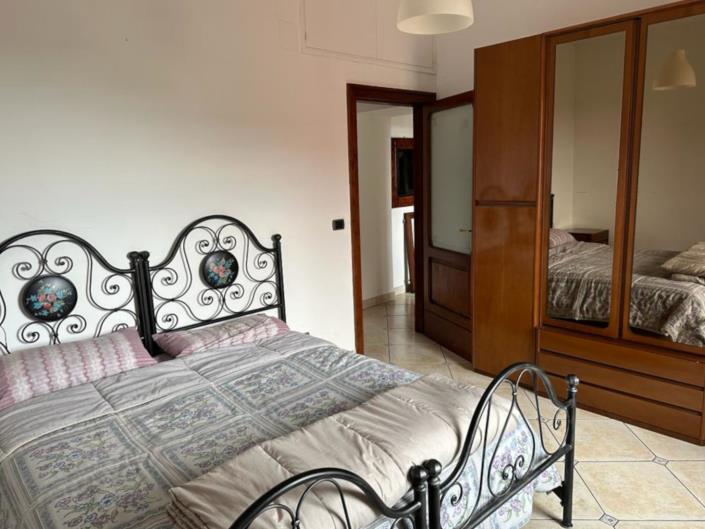 Image No.8-4 Bed House for sale