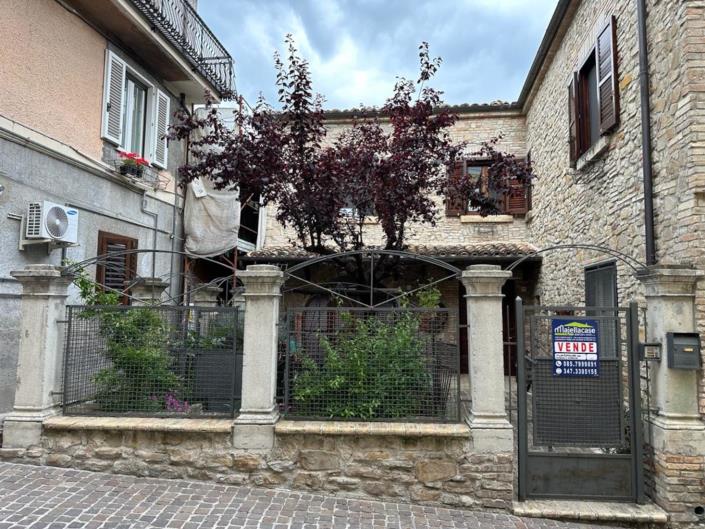 Image No.3-4 Bed House for sale