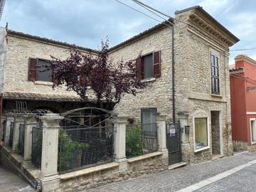 1 - Alanno, House