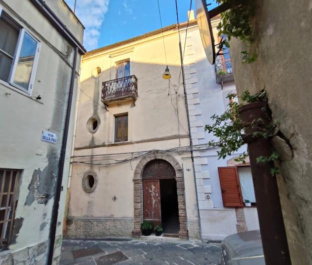 Image No.1-3 Bed Townhouse for sale