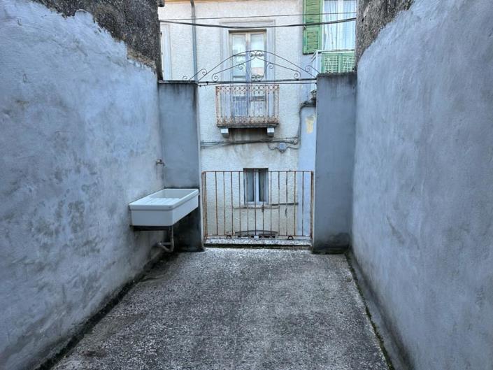 Image No.8-2 Bed House for sale