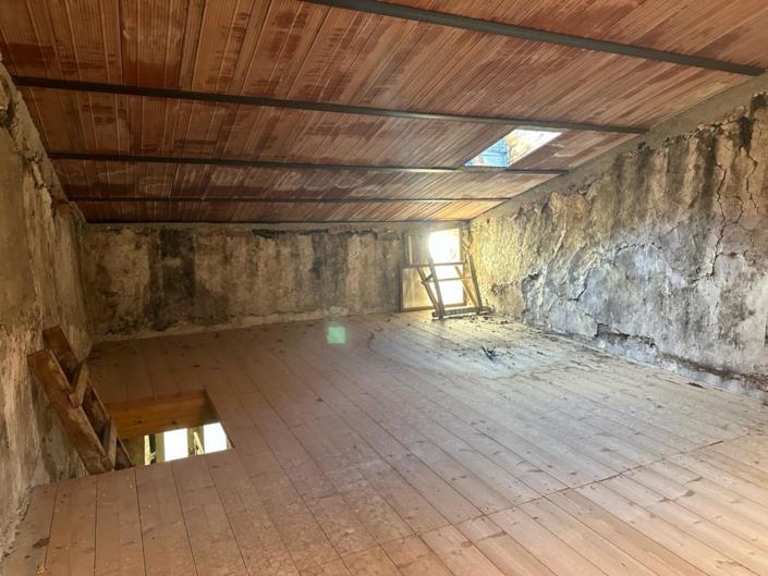 Image No.8-1 Bed House for sale