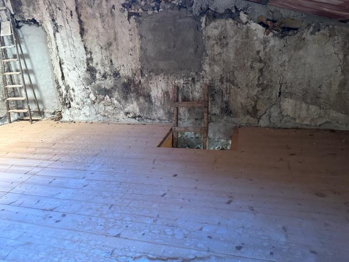 Image No.9-1 Bed House for sale