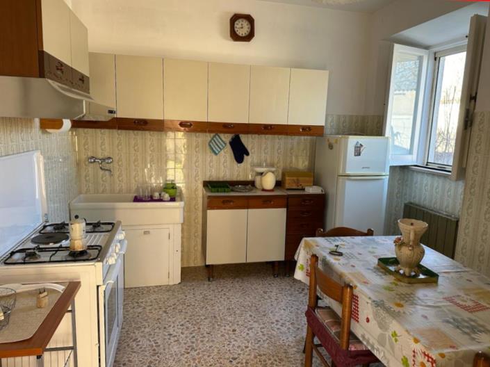 Image No.11-2 Bed Property for sale