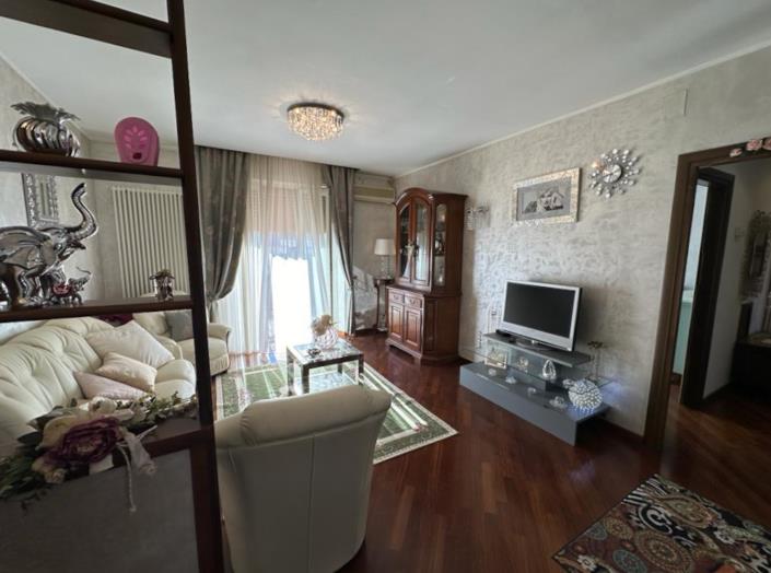 Image No.10-2 Bed Apartment for sale