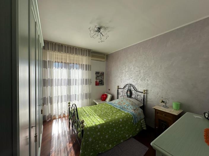 Image No.20-2 Bed Apartment for sale