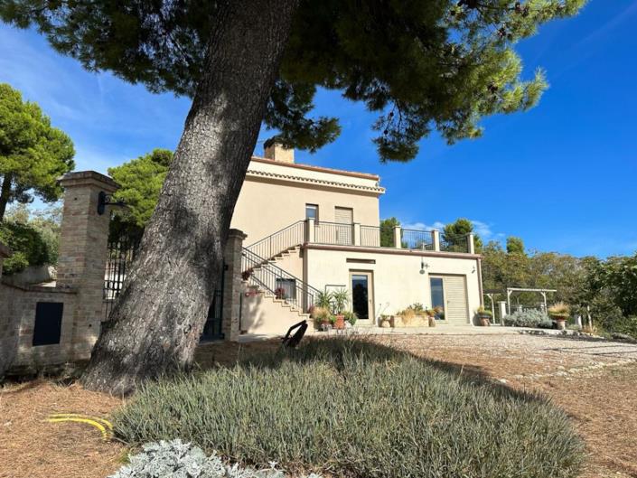 Image No.8-4 Bed Villa / Detached for sale