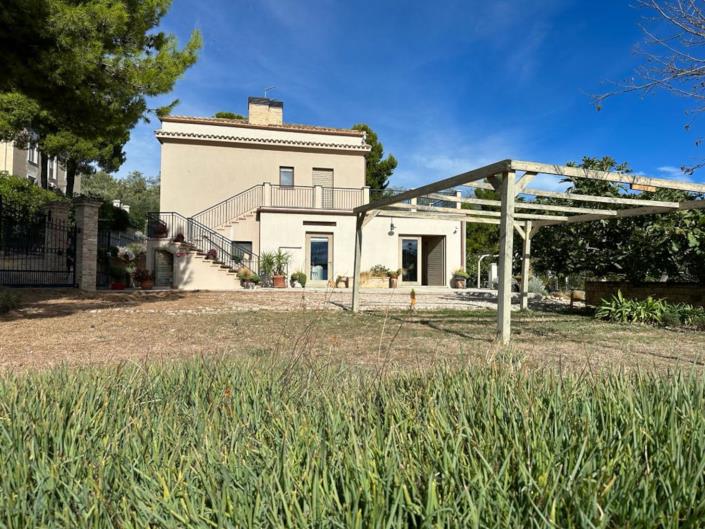 Image No.9-4 Bed Villa / Detached for sale