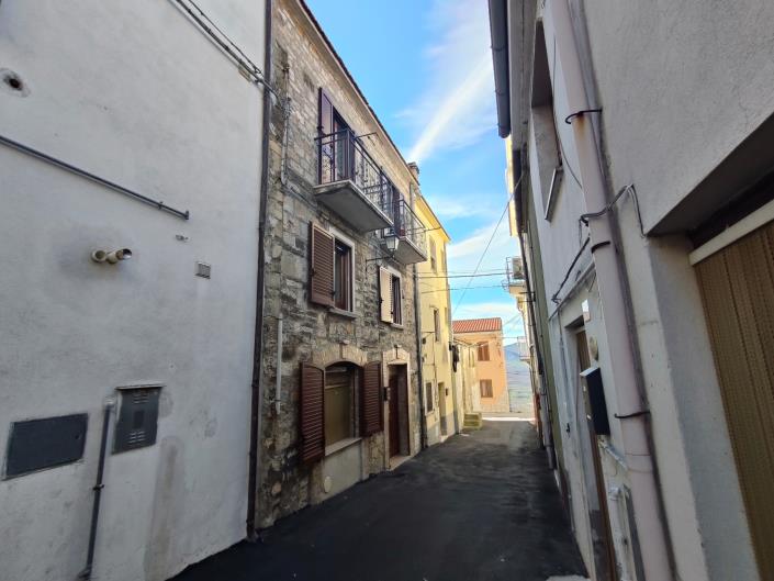 Image No.1-2 Bed House for sale