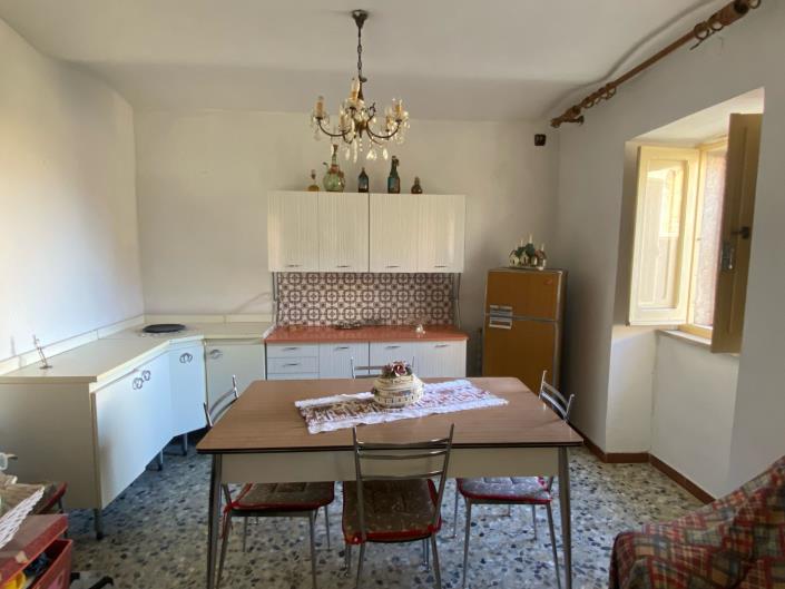 Image No.6-2 Bed House for sale