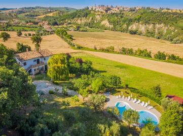 10 Bed Farmhouse for sale