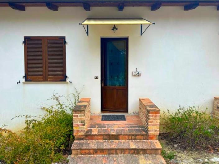 Image No.12-10 Bed Farmhouse for sale