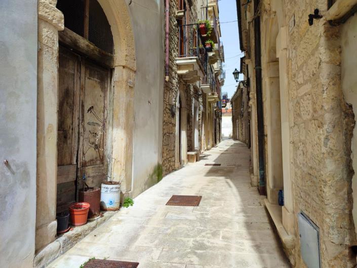 Image No.3-1 Bed Property for sale