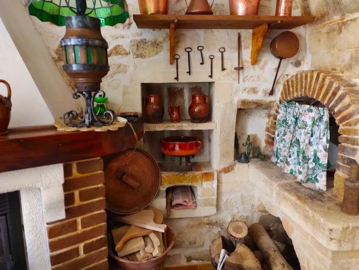 Image No.13-1 Bed Property for sale