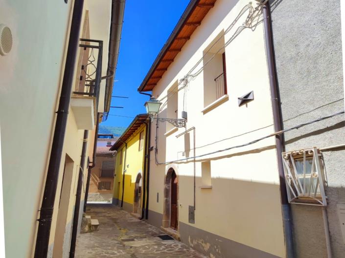 Image No.1-3 Bed Property for sale