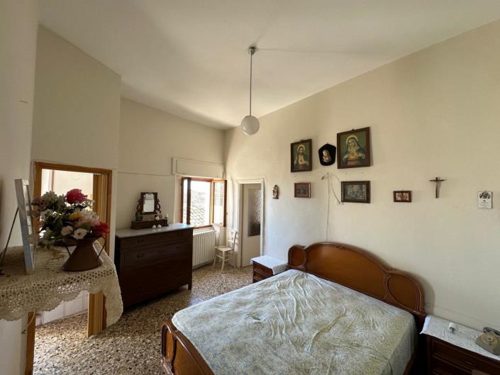 Image No.17-2 Bed Property for sale