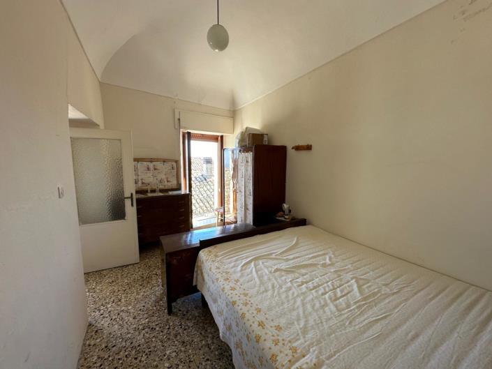 Image No.18-2 Bed Property for sale