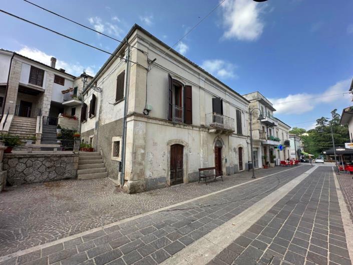 Image No.5-3 Bed Property for sale