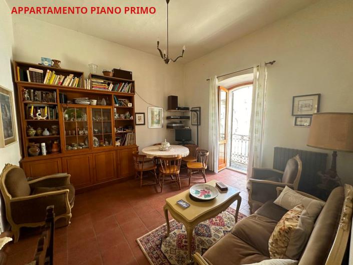 Image No.8-3 Bed Property for sale