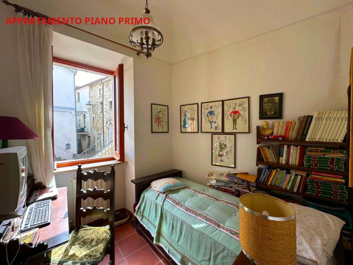 Image No.17-3 Bed Property for sale