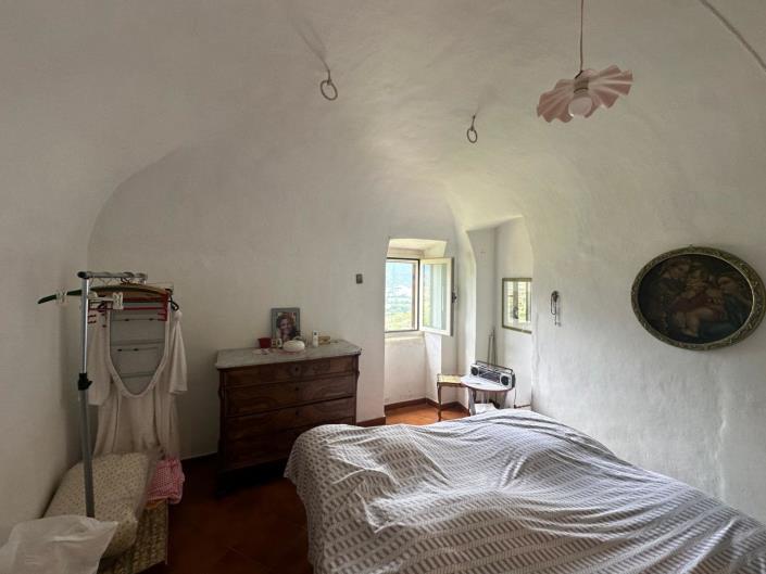 Image No.20-2 Bed Townhouse for sale