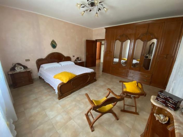 Image No.16-3 Bed Property for sale