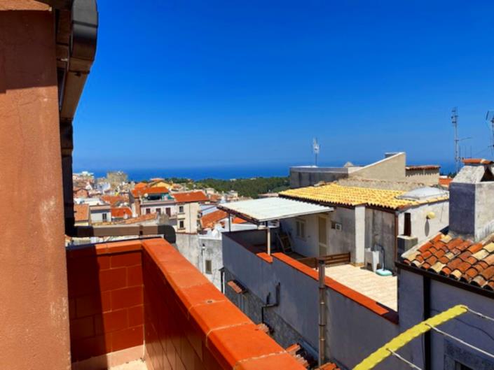 Image No.16-2 Bed Property for sale