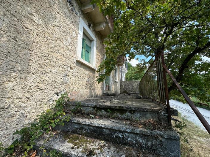 Image No.5-3 Bed Property for sale