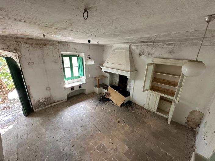 Image No.10-3 Bed Property for sale