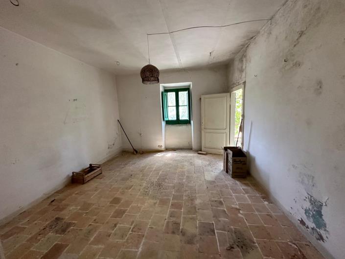 Image No.15-3 Bed Property for sale