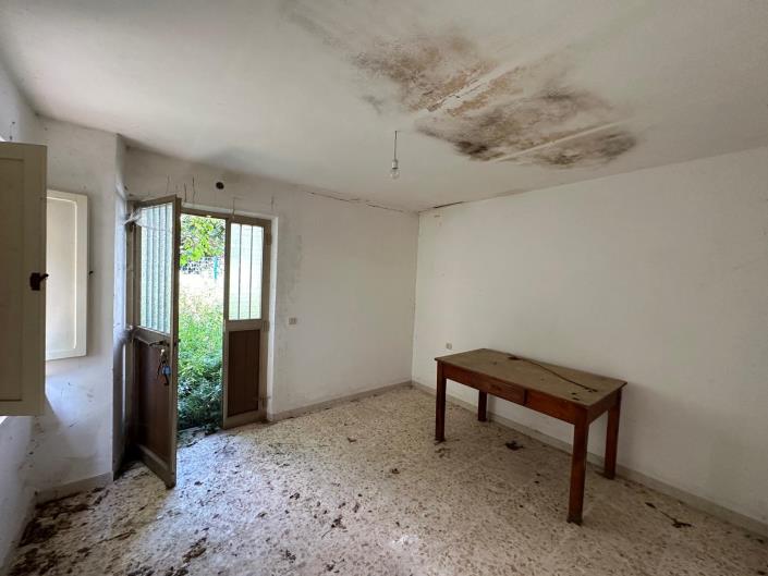 Image No.26-3 Bed Property for sale