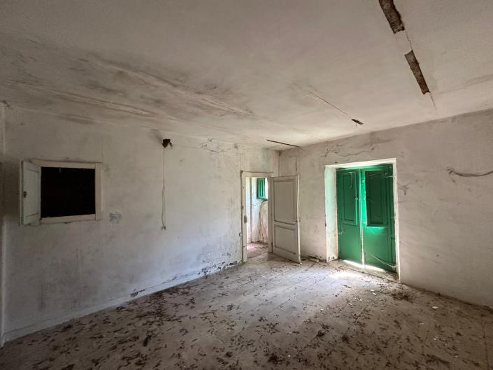 Image No.27-3 Bed Property for sale