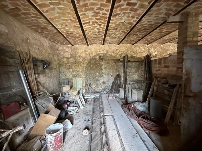 Image No.37-3 Bed Property for sale