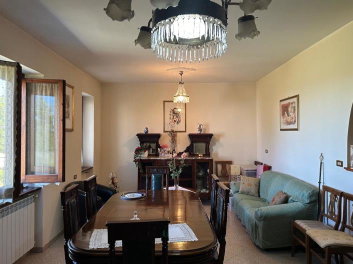 Image No.10-2 Bed Property for sale