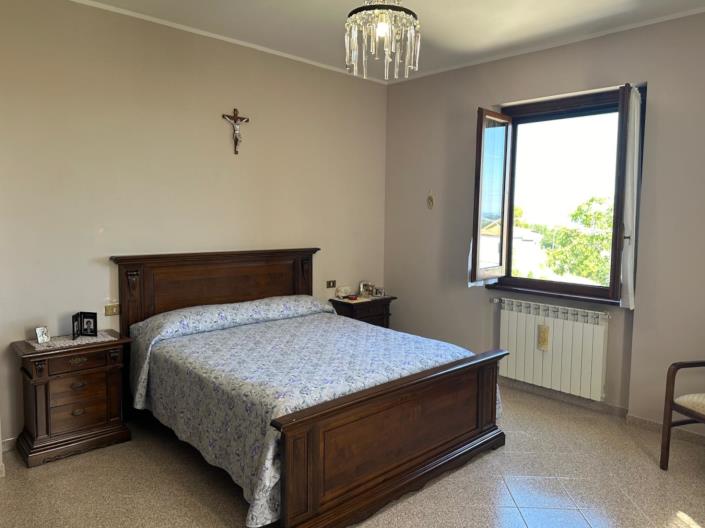 Image No.15-2 Bed Property for sale