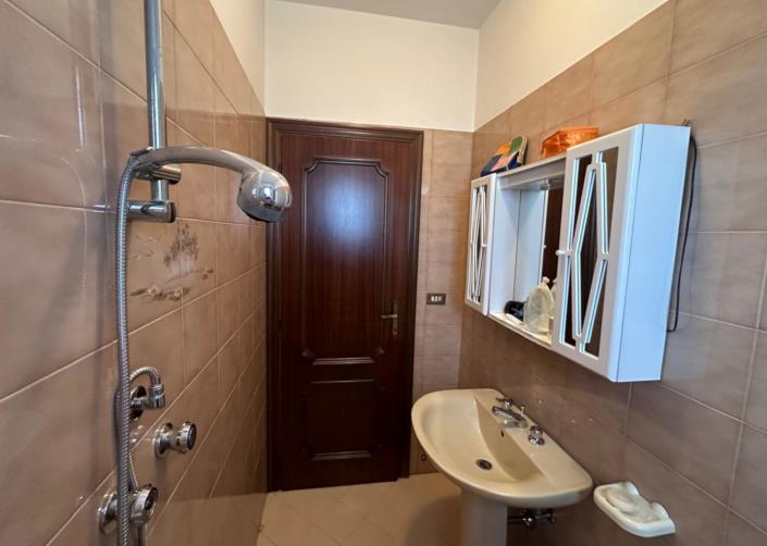 Image No.20-2 Bed Property for sale