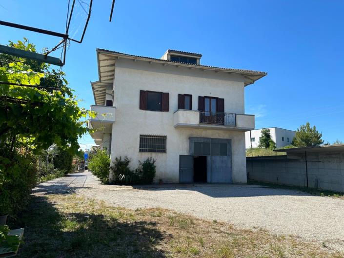 Image No.27-2 Bed Property for sale