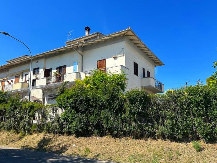 Image No.30-2 Bed Property for sale