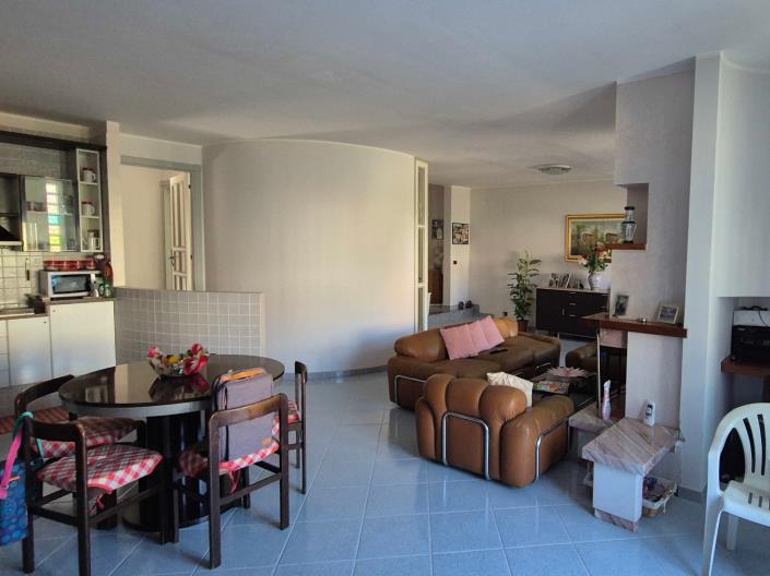 Image No.11-5 Bed House for sale