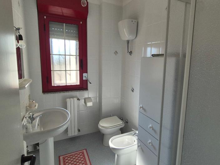 Image No.30-5 Bed House for sale