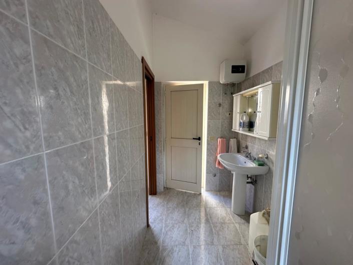 Image No.27-1 Bed Country Property for sale