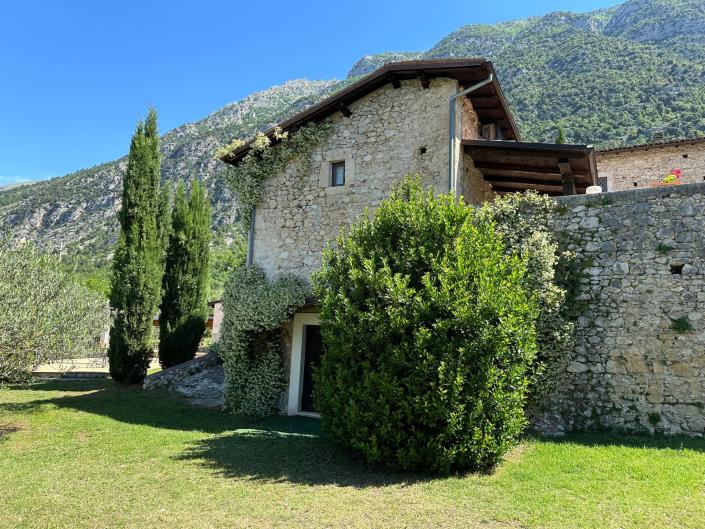 Image No.10-7 Bed Property for sale