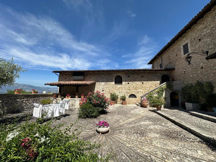 Image No.14-7 Bed Property for sale