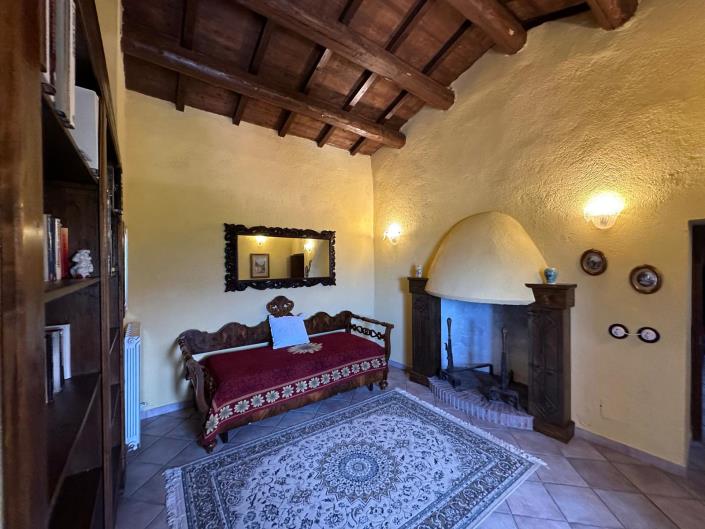 Image No.21-7 Bed Property for sale