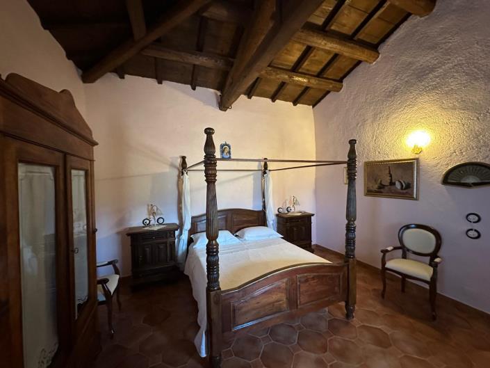 Image No.22-7 Bed Property for sale