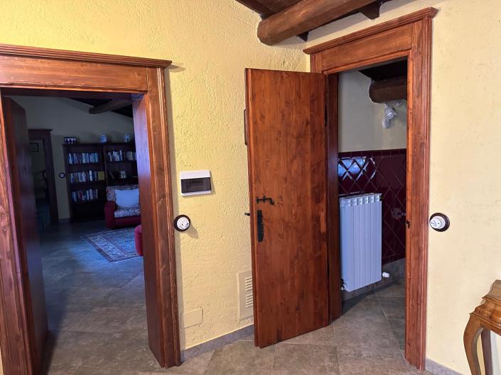 Image No.31-7 Bed Property for sale