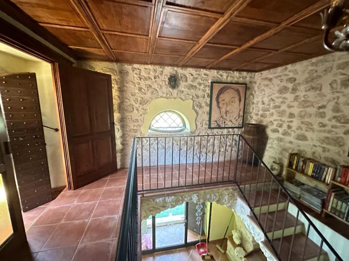 Image No.32-7 Bed Property for sale