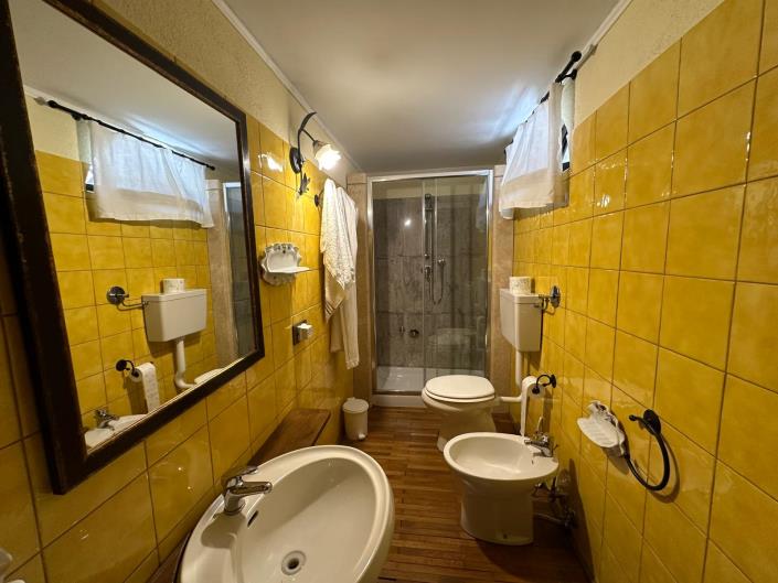 Image No.44-7 Bed Property for sale