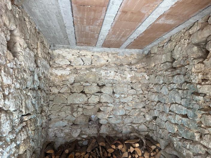 Image No.10-1 Bed Property for sale